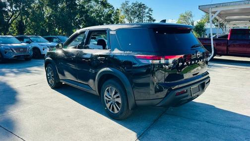 2025 Nissan Pathfinder S