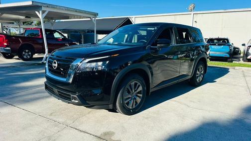 2025 Nissan Pathfinder S