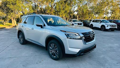 2025 Nissan Pathfinder SV