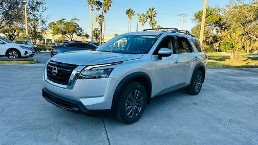 2025 Nissan Pathfinder SV