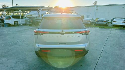 2025 Nissan Pathfinder SV