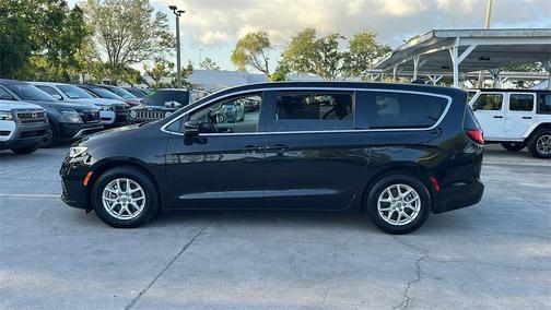 2023 Chrysler Pacifica Touring-L
