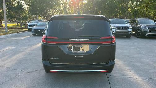 2023 Chrysler Pacifica Touring-L
