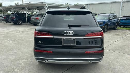 2022 Audi Q7 55 Premium Plus