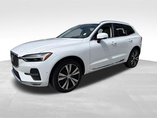Crystal White 2023 Volvo XC60 B5 Plus Bright Theme
