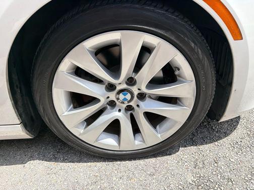 White Metallic 2011 BMW 328 i