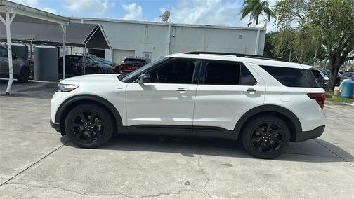 2024 Ford Explorer ST-Line