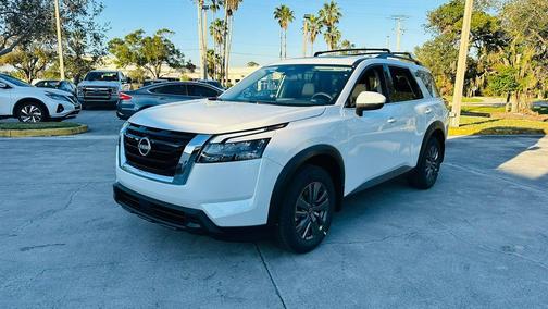 2025 Nissan Pathfinder SV