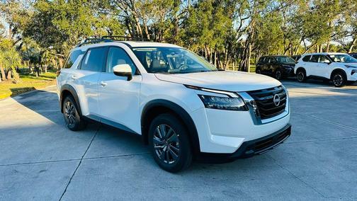 2025 Nissan Pathfinder SV