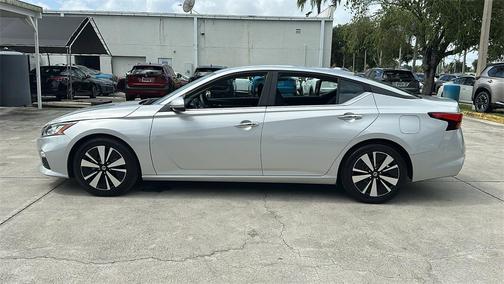 2022 Nissan Altima 2.5 SV