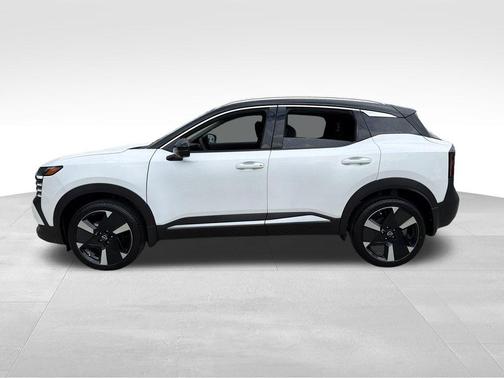 2t Wht Blk Roof 2026 Nissan Kicks SR