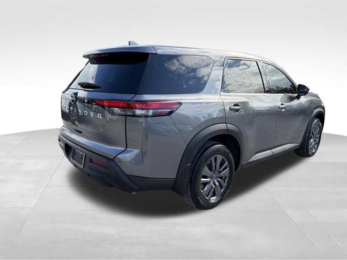 2022 Nissan Pathfinder S