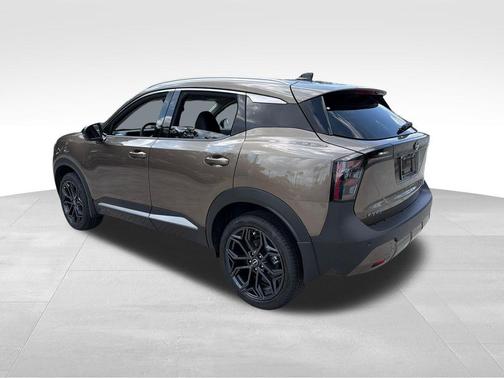 Canyon Bronze M 2026 Nissan Kicks SR