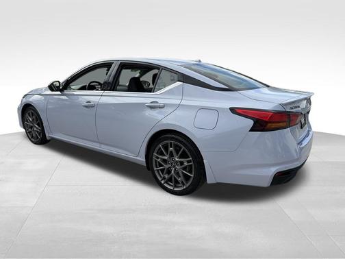 2023 Nissan Altima 2.0 SR