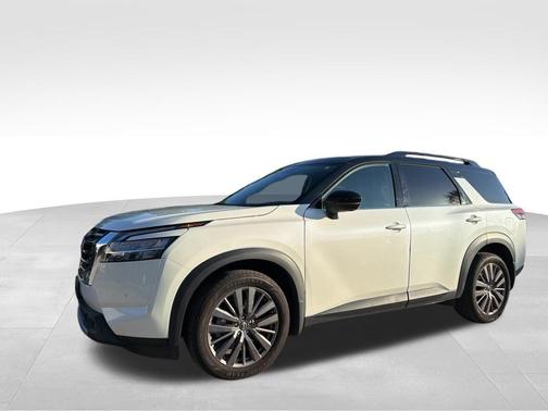 2 Tone White / Black Roof 2023 Nissan Pathfinder SL