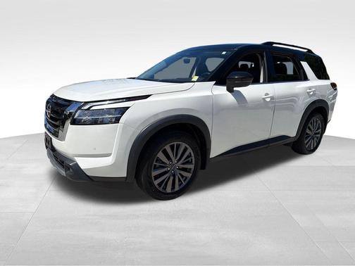 2 Tone White / Black Roof 2023 Nissan Pathfinder SL