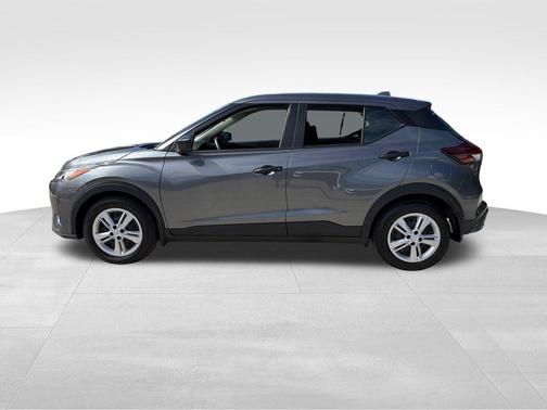 Gun Metallic 2024 Nissan Kicks S