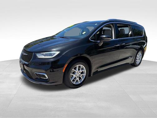 Brilliant Black Crystal Pearlcoat 2021 Chrysler Pacifica Touring-L