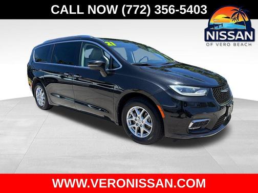 Brilliant Black Crystal Pearlcoat 2021 Chrysler Pacifica Touring-L