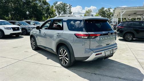 2025 Nissan Pathfinder Platinum