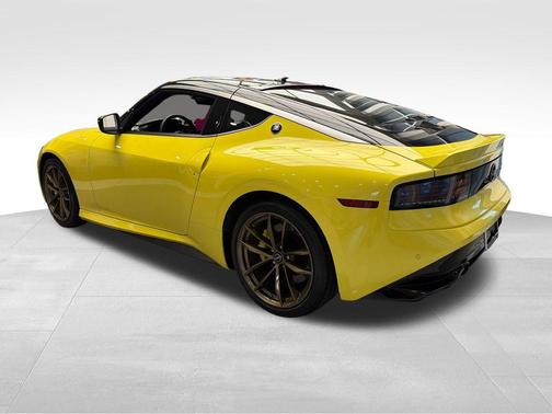 2 Tone Yellow 2023 Nissan Z Proto Spec