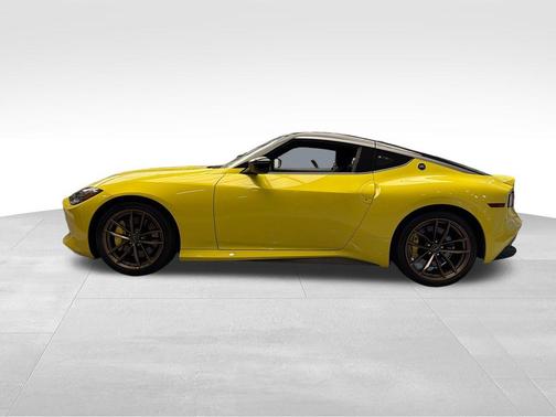 2 Tone Yellow 2023 Nissan Z Proto Spec