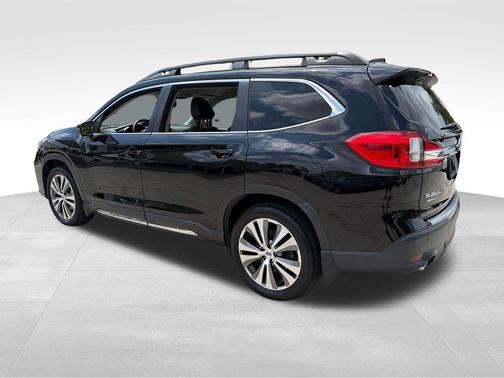 Crystal Black Silica 2022 Subaru Ascent Limited 8-Passenger