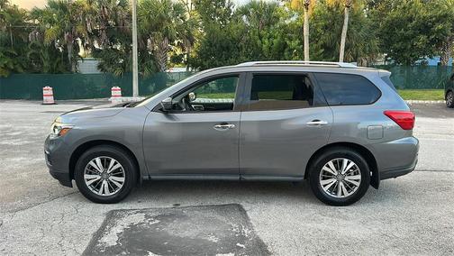 2020 Nissan Pathfinder SV
