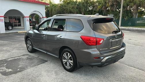 2020 Nissan Pathfinder SV