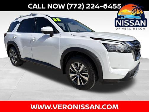 2025 Nissan Pathfinder SL