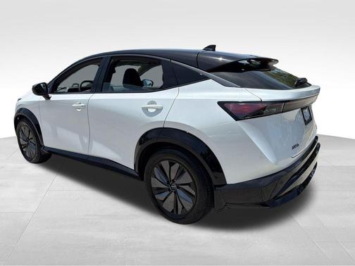 2t Wht Blk Roof 2024 Nissan ARIYA ENGAGE+