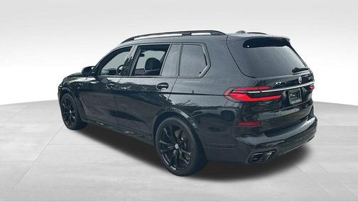 2023 BMW X7 M60i