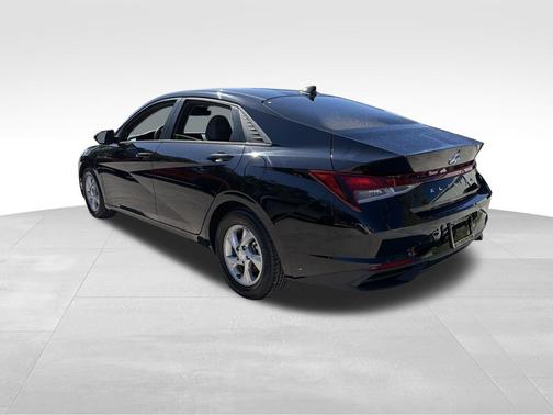 2022 Hyundai ELANTRA SE