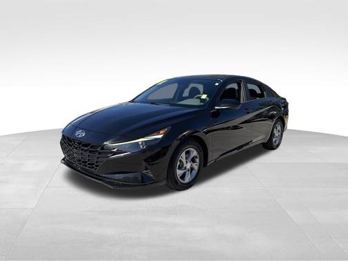 2022 Hyundai ELANTRA SE