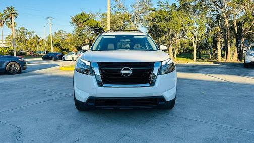 2025 Nissan Pathfinder SV