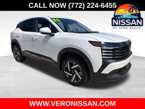 Aspen White Tri 2025 Nissan Kicks SV