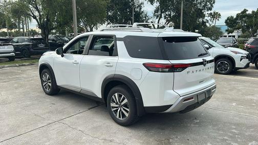 2025 Nissan Pathfinder SL