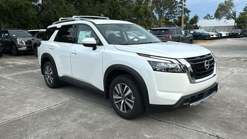 2025 Nissan Pathfinder SL