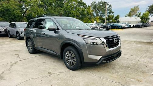 2025 Nissan Pathfinder SV