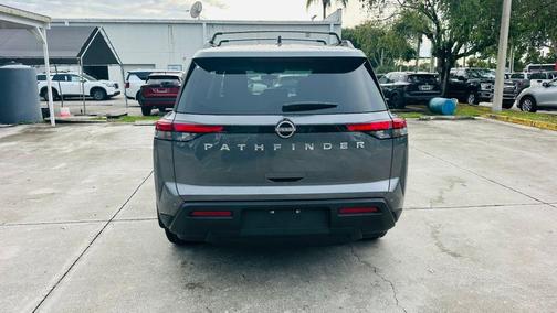 2025 Nissan Pathfinder SV