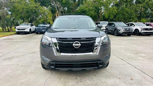 2025 Nissan Pathfinder SV