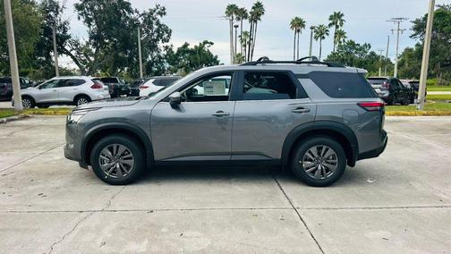2025 Nissan Pathfinder SV
