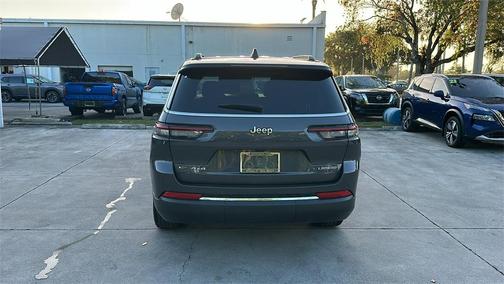 2022 Jeep Grand Cherokee L Laredo
