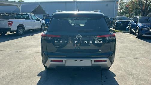 2025 Nissan Pathfinder SL