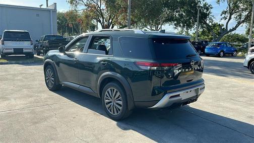 2025 Nissan Pathfinder SL