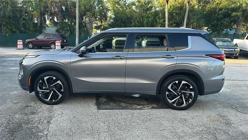 2023 Mitsubishi Outlander SEL