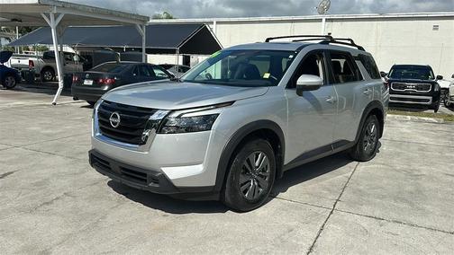 2024 Nissan Pathfinder SV
