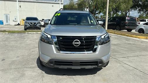 2024 Nissan Pathfinder SV