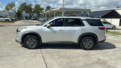 2024 Nissan Pathfinder SV