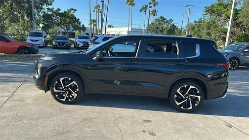 2023 Mitsubishi Outlander SE